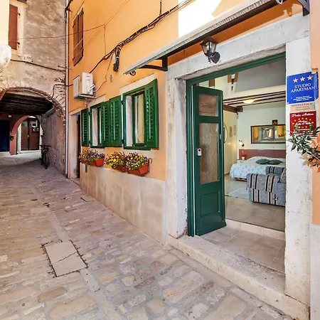 Guest house SOTTO I VOLTI Centro Storico-2
